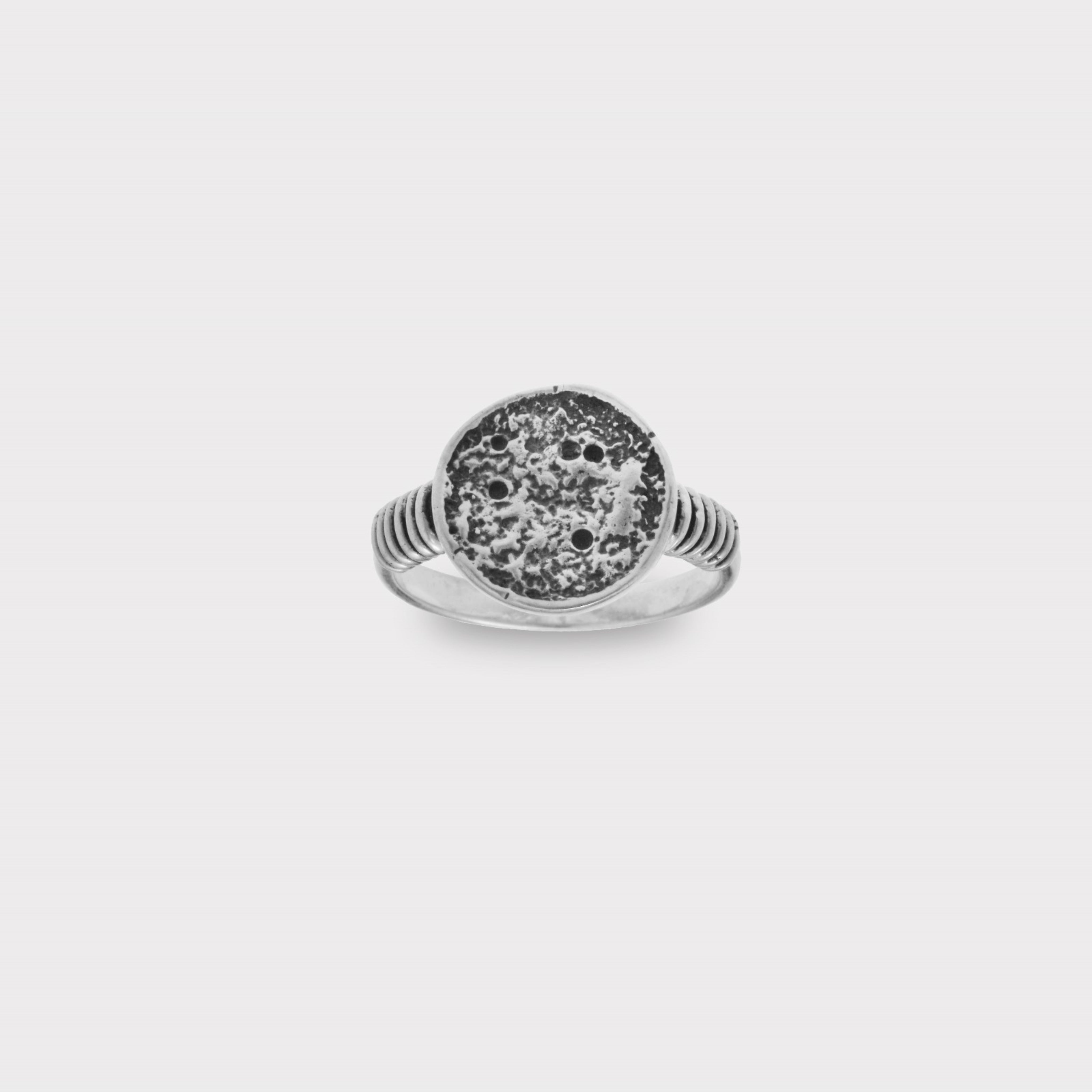Levana Ring