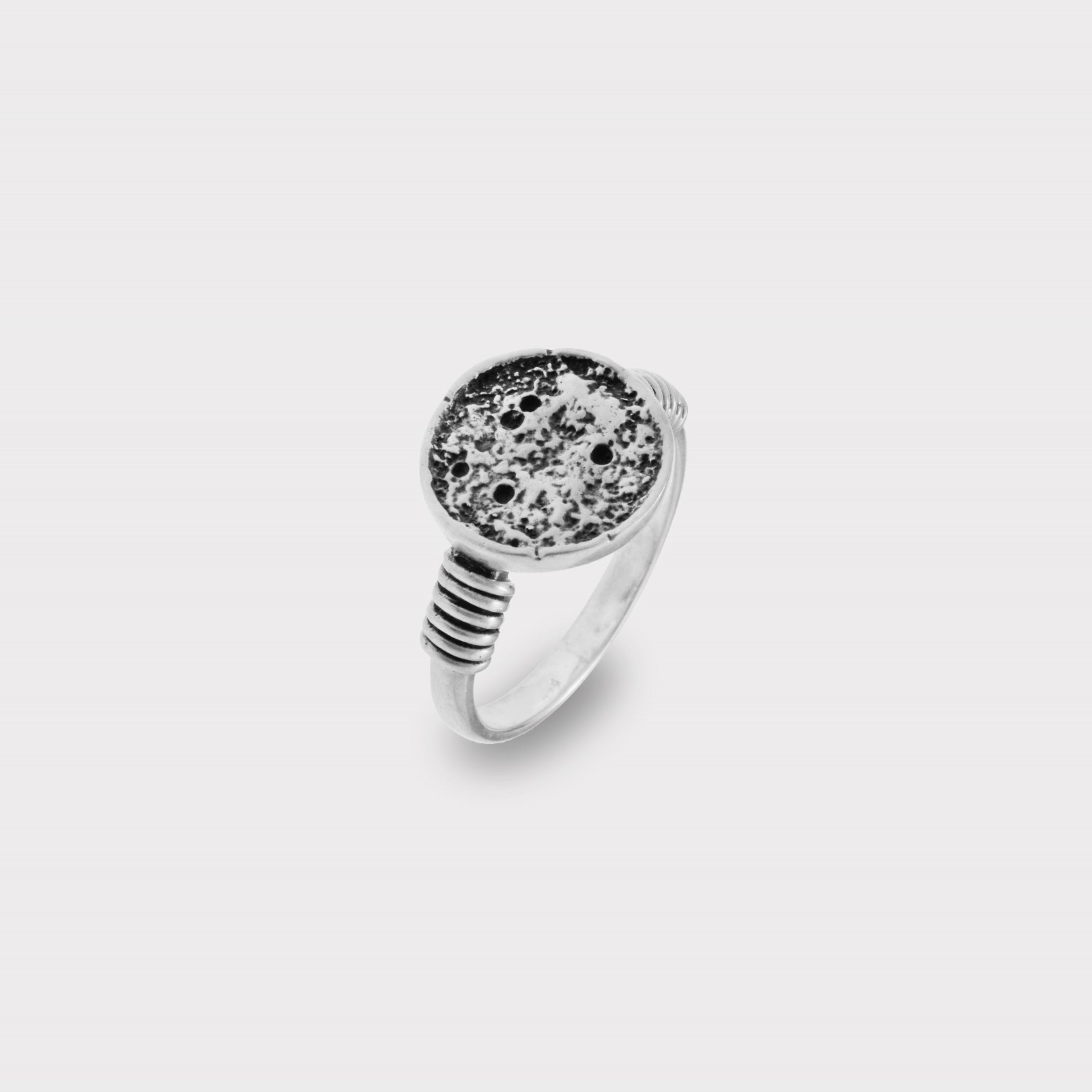 Levana Ring